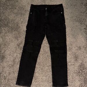 Classic Black Straight-Leg Jeans with Seam Detailing